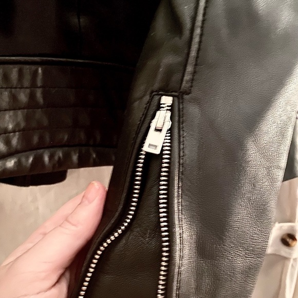 🤍HP🤍 Zara Asymmetrical Moto Jacket. Genuine Leather. Size S/M - Picture 6 of 7